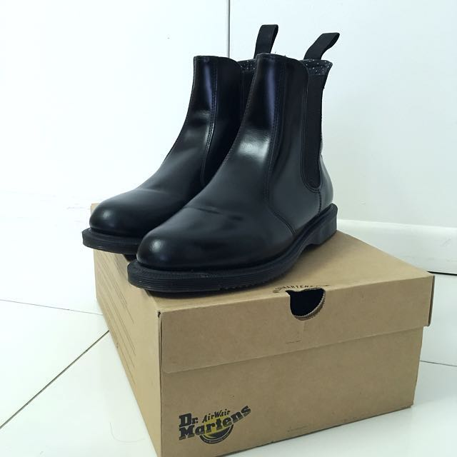 flora smooth chelsea boot