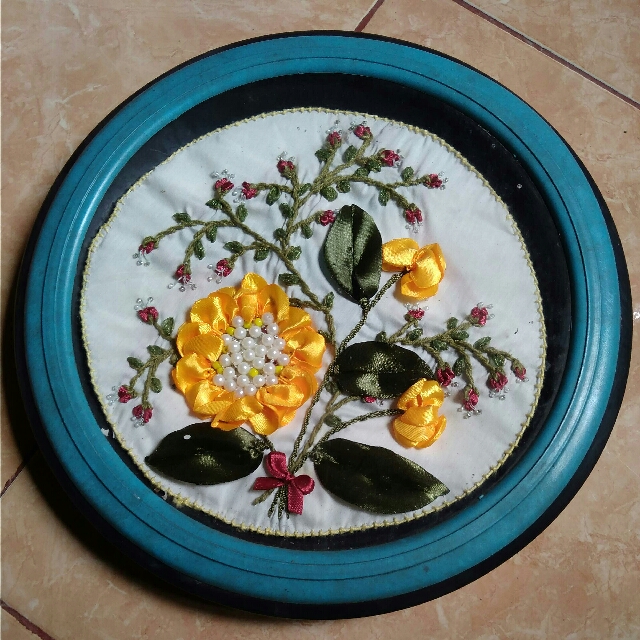Hiasan Dinding Sulam Pita Desain Kerajinan Tangan Barang