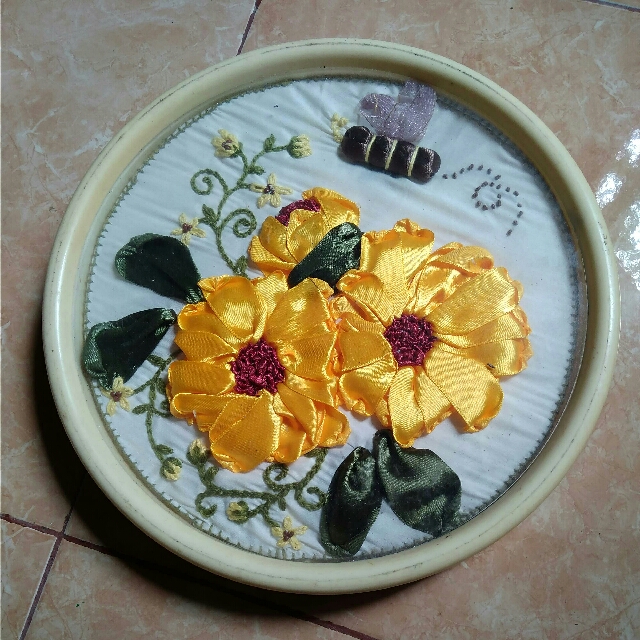 Hiasan Dinding Sulam Pita Desain Kerajinan Tangan Barang