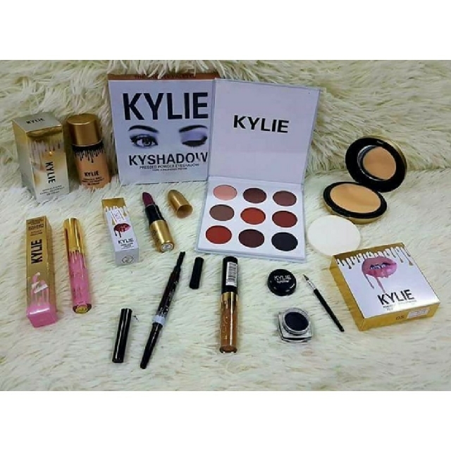 Kylie Makeup Set Produk Badan Dan Kecantikan Makeup Di Carousell