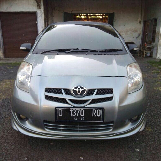 Mobil Toyota Yaris 2006 Silver Metalic Manual Cars Cars For Sale