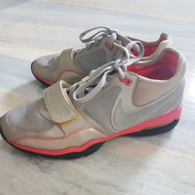 Sport Shoes Sepatu Olahraga Nike Original Warna Grey Abu2 Muda Fesyen Wanita Sepatu Di Carousell