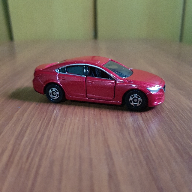 tomica mazda 6