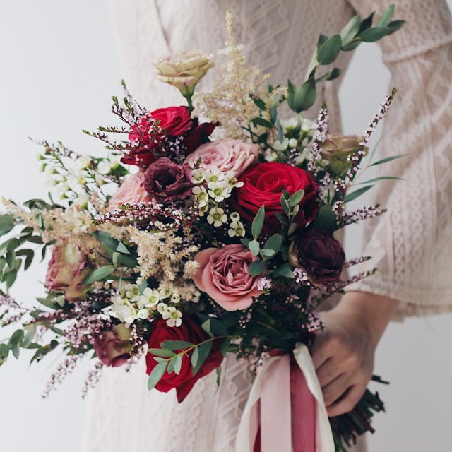 [تصویر:  bridal_flower_bouquet_prewedding_shoot_a...c6c687.jpg]
