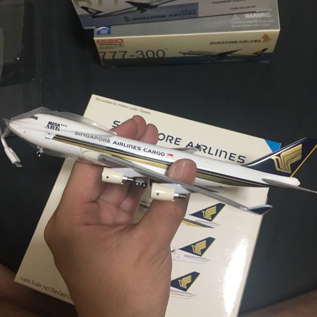 1:400 Aviation AV4025 Singapore Airlines A350-900 9V-SMR+Free Tractor+Free Stand 