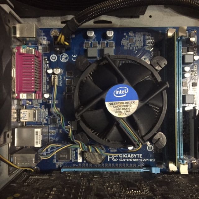 Desktop Computer (Category: Desktops) located in Singapore. Submitted by potatotann (Listing ID 125126368, Image 2). Description: Selling my old com to get a new one, good if you need spare parts, Cooler master casing with a little rust Old msi graphics card Adata 8gb ram Seasonic 620w power supply gigabyte h61m-s2p r3 motherboard intel i5 processor No hard disk Self collect .