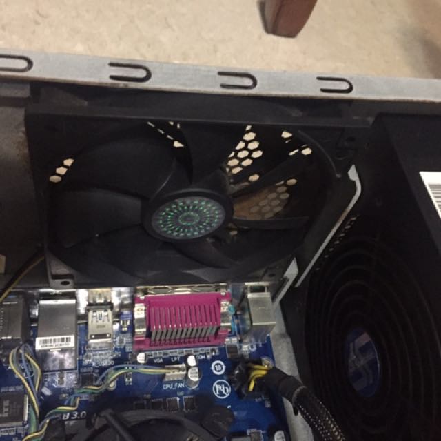 Desktop Computer (Category: Desktops) located in Singapore. Submitted by potatotann (Listing ID 125126368, Image 3). Description: Selling my old com to get a new one, good if you need spare parts, Cooler master casing with a little rust Old msi graphics card Adata 8gb ram Seasonic 620w power supply gigabyte h61m-s2p r3 motherboard intel i5 processor No hard disk Self collect .