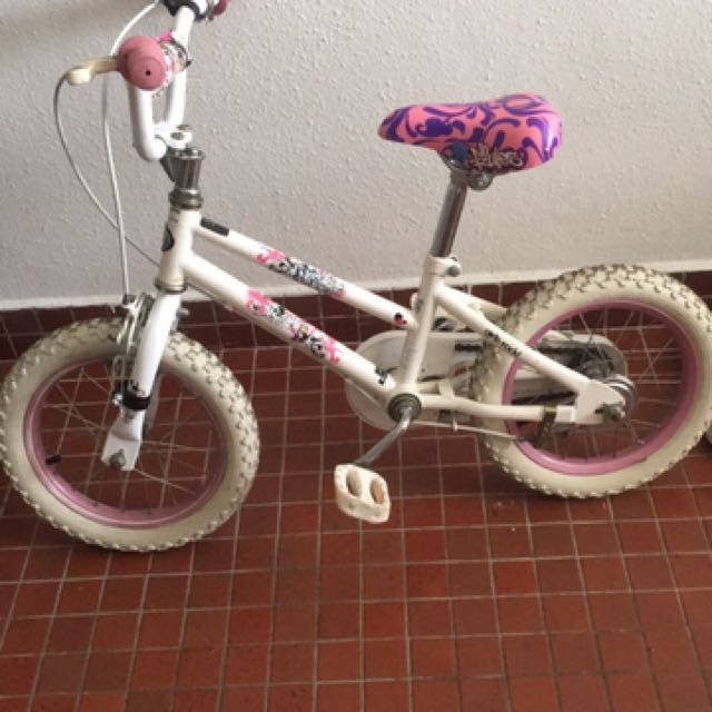 girls bike with stabilizers