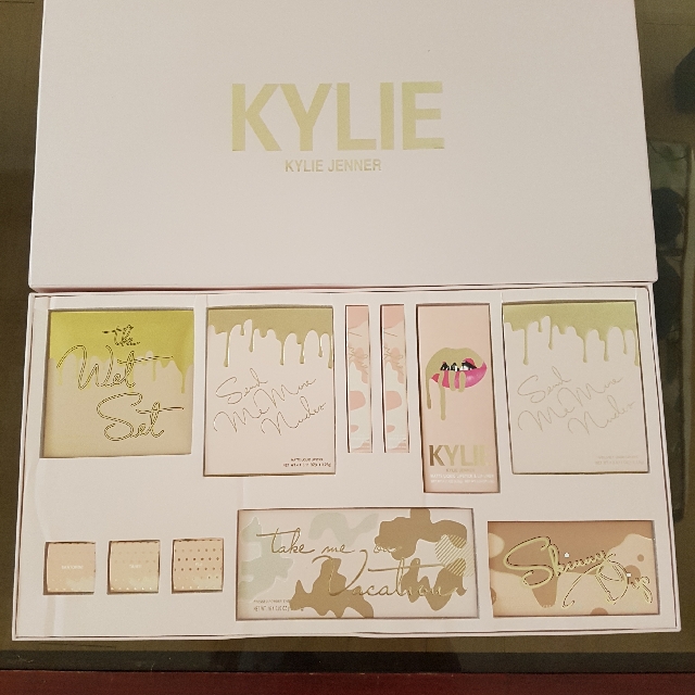 Price Reduction Kylie Vacation Set Collection Kylie Jenner Jumbo Boxed Makeup