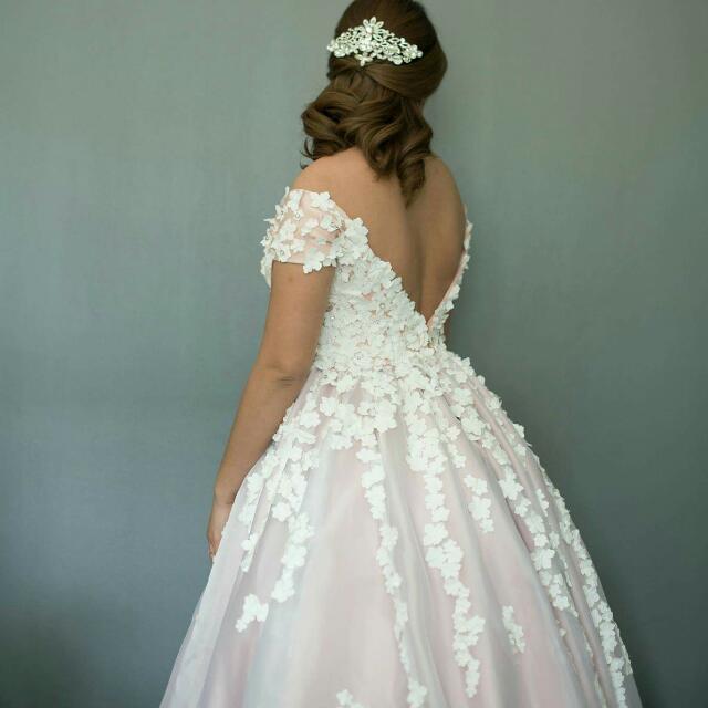Pre-loved Wedding Dress (Category: Evening dresses & gowns) located in San Jose del Monte. Submitted by rssshop (Listing ID 125046183, Image 1). Description: ORIGINAL PRICE : 80K You can rent it for 10k. used 3 times 7k nlng..