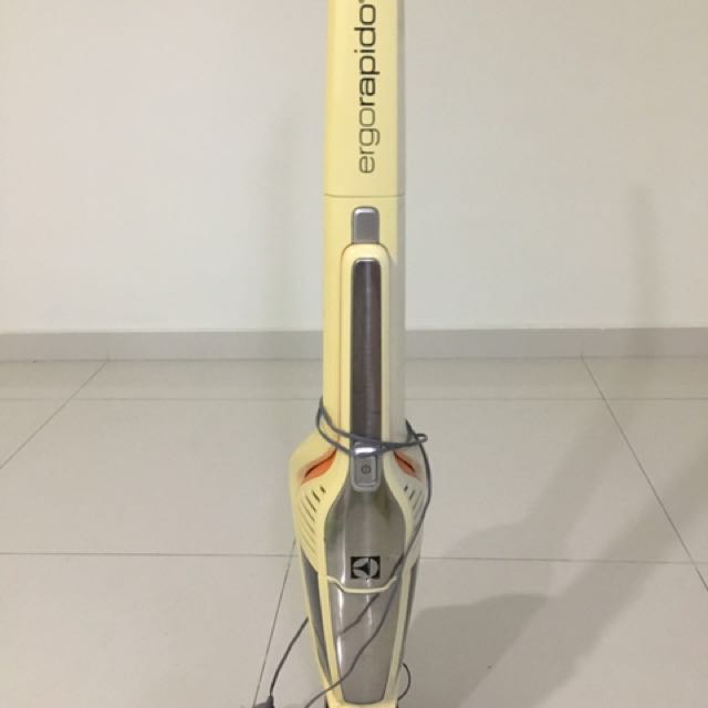 ELECTROLUX ERGORAPIDO 14.4V CORDLESS VACUUM, TV & Home Appliances