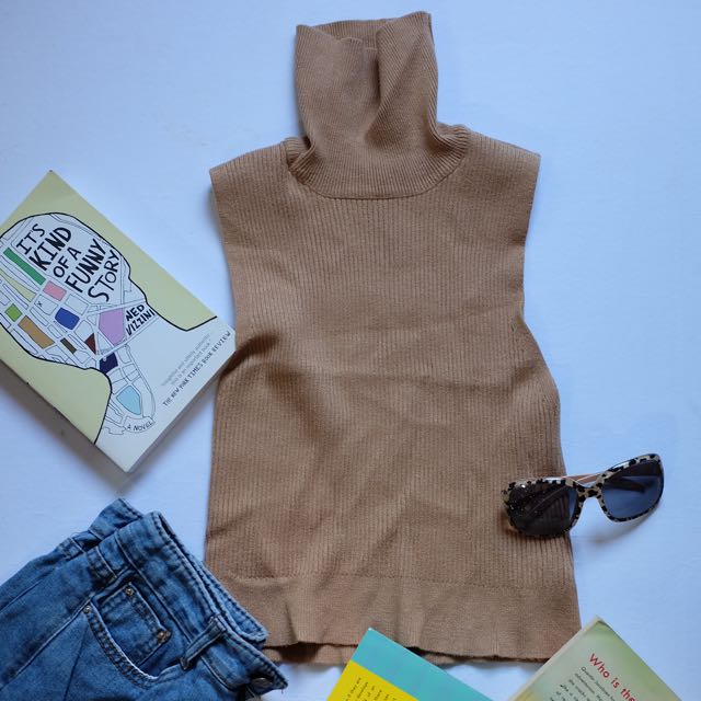 F21 turtle neck (Category: Others Tops) located in Makati City. Submitted by _stylebuffet (Listing ID 125253365, Image 1). Description: .
