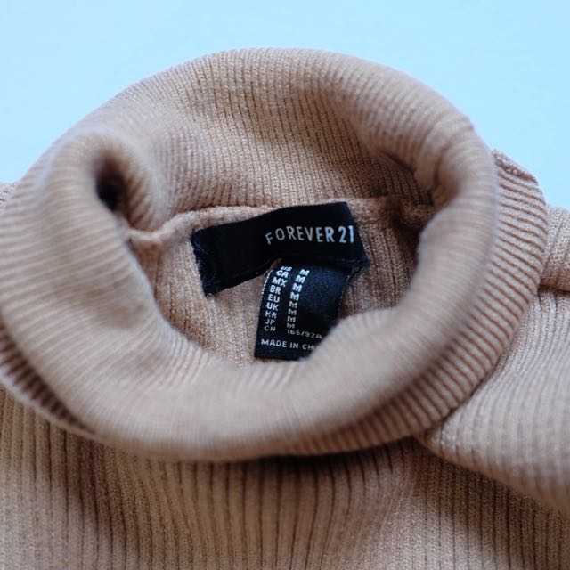 F21 turtle neck (Category: Others Tops) located in Makati City. Submitted by _stylebuffet (Listing ID 125253365, Image 2). Description: .
