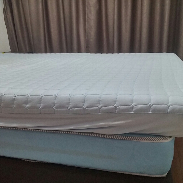 Ikea Malfors Queen Size Form Mattress Furniture Beds