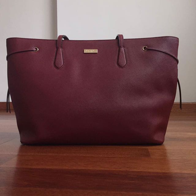Kate Spade Ari Laurel Way Saffiano Tote, Luxury, Bags & Wallets on Carousell