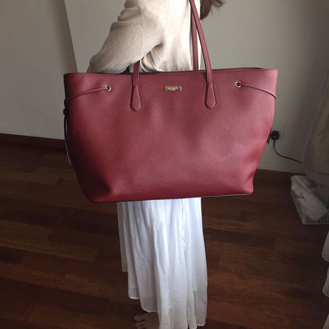 Kate Spade Ari Laurel Way Saffiano Tote, Luxury, Bags & Wallets on Carousell