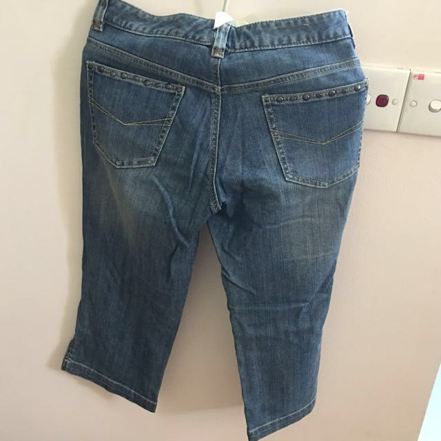 Knee cropped jeans hotsell