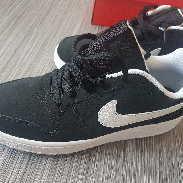 nike court borough men