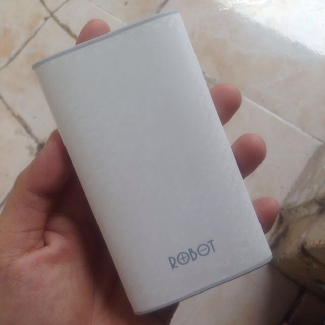 POWERBANK ROBOT RT7100 kapasitas 6600 , orginal no kw (belum pernah di pakai) dan free ongkir untuk jabodetabek