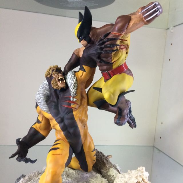 wolverine vs sabretooth diorama