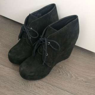 Sz 9 Wedge Boot From Browns