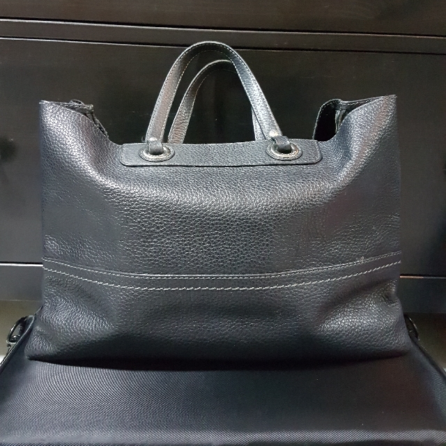 Oroton deals entourage tote