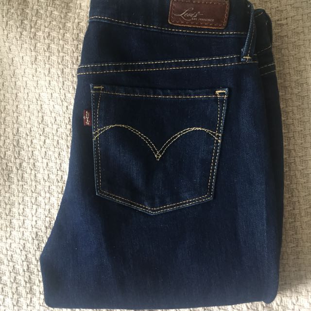 Levis slight curve classic slim leg outlet