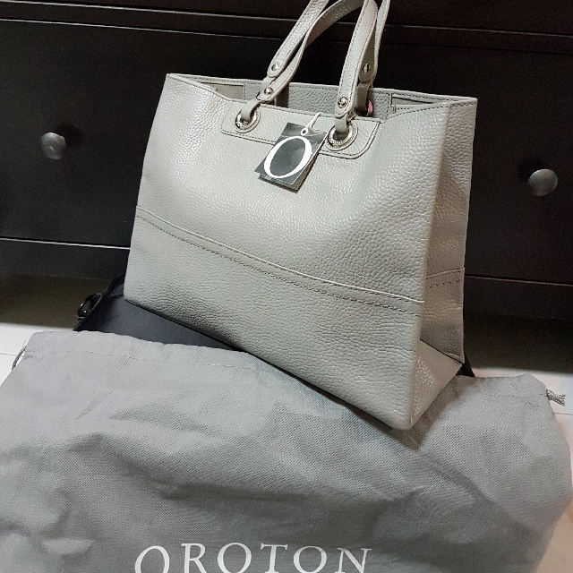 Oroton online entourage tote