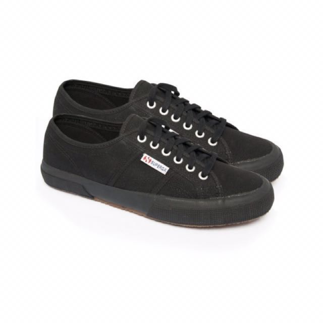 superga all black