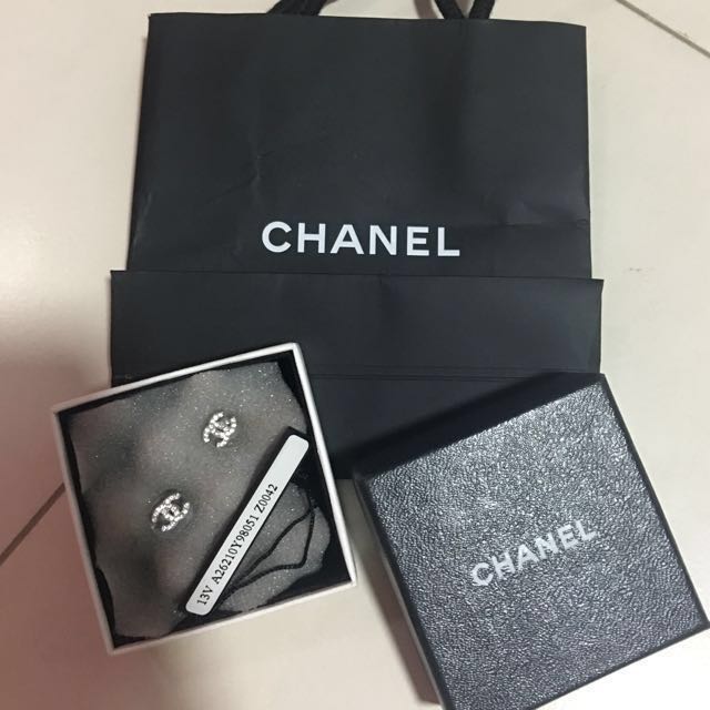 100% Authentic Chanel Z0042 crystal earring!, Luxury, Accessories on  Carousell
