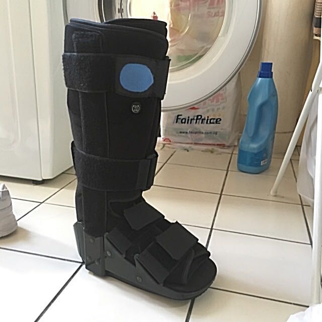22 OTS Orthopedic Appliance Walking Boot