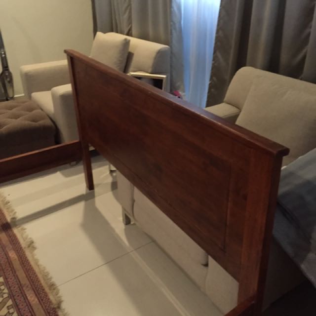 Bed Frame (Category: Bed Frames & Mattresses) located in Shah Alam. Submitted by jelly_slime (Listing ID 125587213, Image 2). Description: Wood Bed Frame Queen Size RM 260.