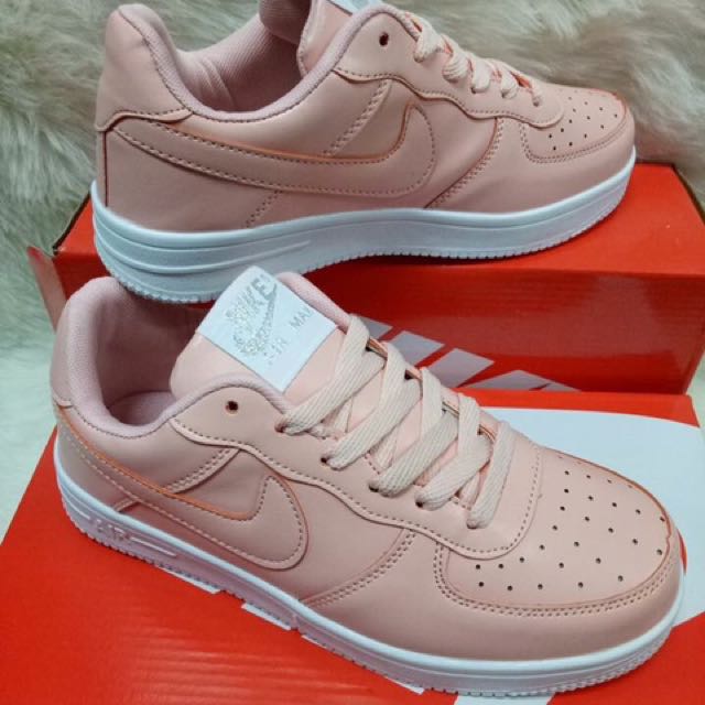 nude nike women