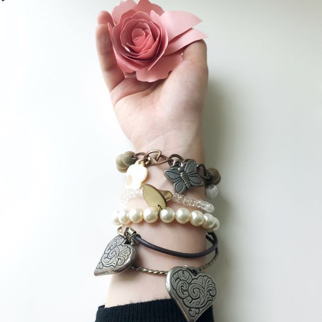 Diva Set Of 5 Hearts Bangle Women S Fashion Accessories On Carousell