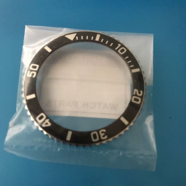 Seiko original SKX023 bezel Brand New Men s Fashion Watches