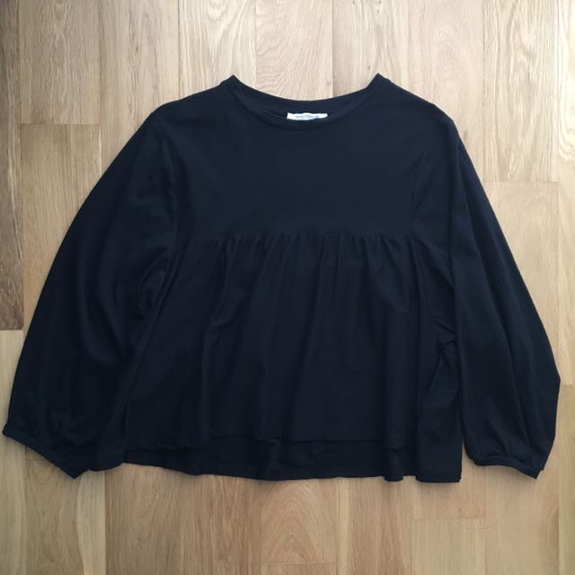black flowy sleeve top
