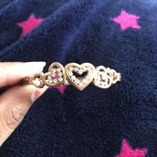 Clasp bracelet