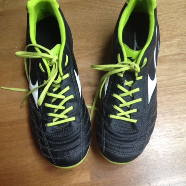 Mizuno Neo Zen MD Football Boots