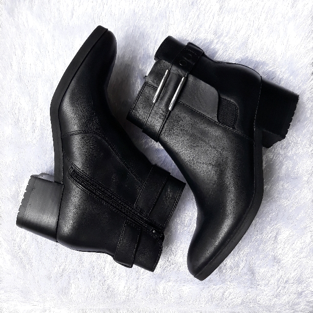 m&s footglove black shoes