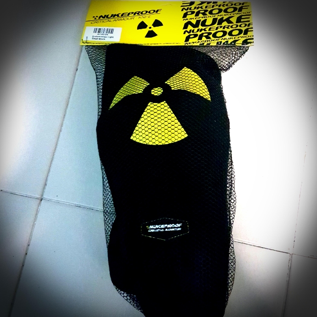 Nukeproof critical outlet enduro knee sleeve