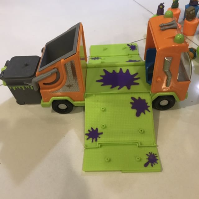 toy trash bins
