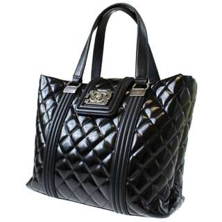 #MILAN01 Authentic Chanel Boy tote Black Enamel Leather Bag
33x23x12cm
Handle 42cm