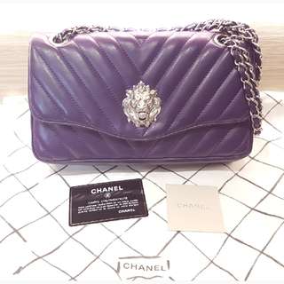#MILAN01 Chanel Leo Chevron Purple Lambskin 2.55 Double Flap 
Rare Limited Edition Unavailable Worldwide 
In Memory of Madam Chanel Coco With Her Zodiac Sign : LEO and Her Favorite color : Purple
With Full Set Card, Hologram sticker, Box, Bag ,etc.