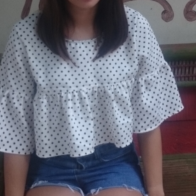 Crop top (Category: Sleeveless) located in Manila. Submitted by polybella (Listing ID 125927438, Image 2). Description: .