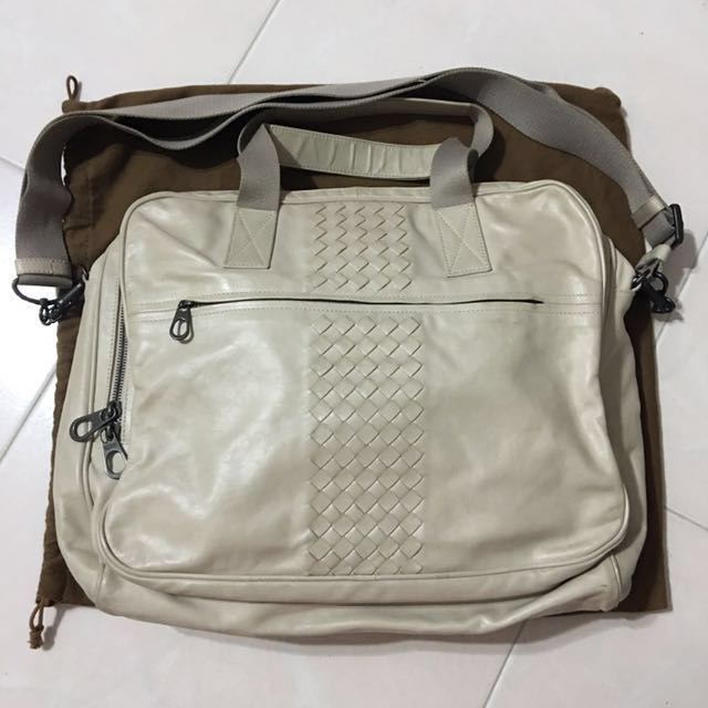 Bottega Veneta Men S Messenger Bag Men S Fashion Bags Wallets On Carousell
