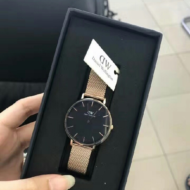 DW Watch, Women's Fashion, Watches & Accessories, Watches on Carousell