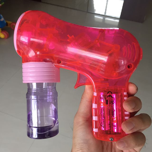 Hamleys bubble gun, Hobbies & Toys, Toys & Games on Carousell