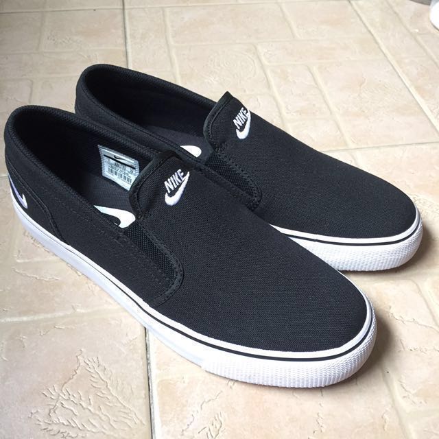 Toki slip-on Men's Fashion, Footwear, Sneakers