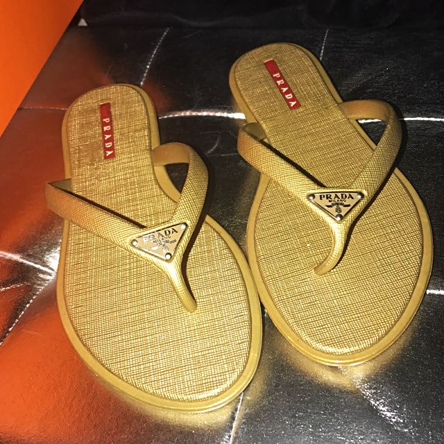 Gold rubber top flip flops
