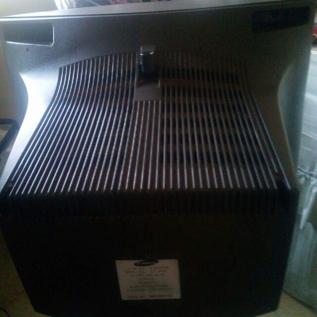 Samsung TV (Category: TV) located in Quezon City. Submitted by mylsyu (Listing ID 126095588, Image 2). Description: Brand: Samsung Size: 29" Picture is okay. With remote control. No antenna included. Flaws: No sounds. Bigla nalang nawala. Need to repair lang. * pick-up only.
